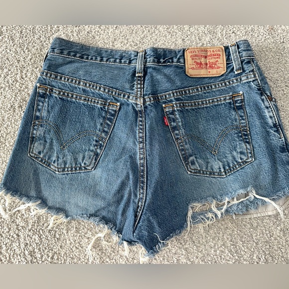 Levi denim jean shorts - Picture 1 of 3